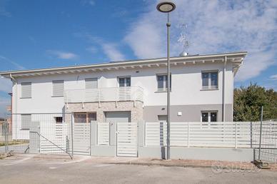 VILLA A SCHIERA D'ANGOLO A SAN PROSPERO