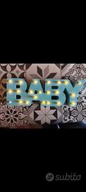 Simpatica scritta/insegna luminosa a LED "BABY" di