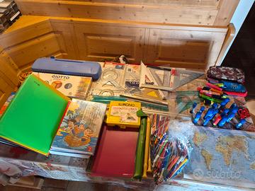 LOTTO MATERIALE SCOLASTICO 