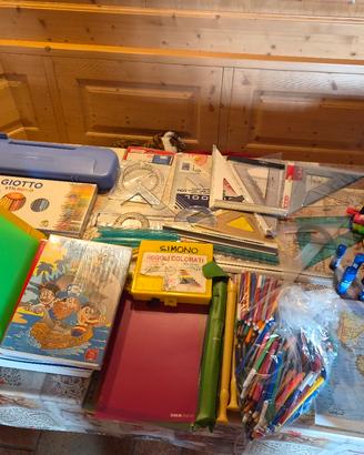 LOTTO MATERIALE SCOLASTICO 