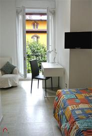 Stanza con bagno privato adiacente a P.le Loreto