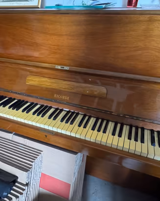 Pianoforte a muro "Ricordi"