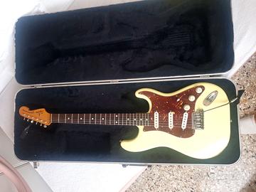 STRATOCASTER 1982-1983