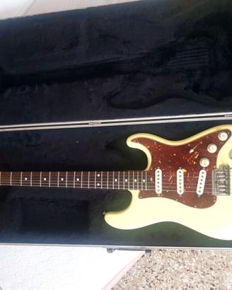 STRATOCASTER 1982-1983