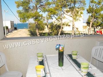 Casa FRONTE MARE con Veranda 2 camere A/C 4 Posti