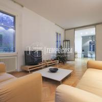 VILLA DI PREGIO CON GIARDINO E GARAGE IN ZONA ESCL
