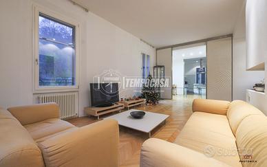 VILLA DI PREGIO CON GIARDINO E GARAGE IN ZONA ESCL