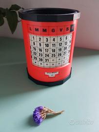 Portapenne con calendario perpetuo  – Anni 60 / 70