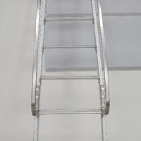 Scala con ganci da sospensione