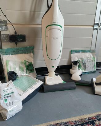 Folletto VK 200 aspirapolvere con accessori 