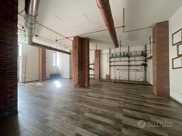 E. Albanese - Porto: locale comm 170 mq