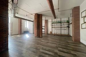 E. Albanese - Porto: locale comm 170 mq