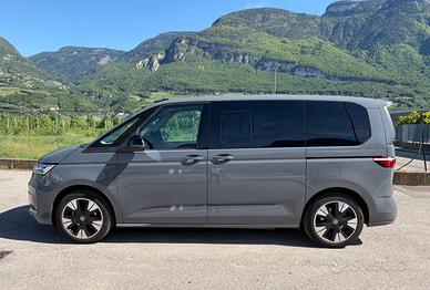 VW Multivan T7 Life 20.000 km - Pari al nuovo!