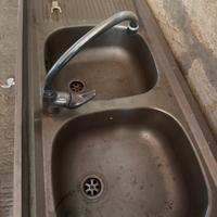 Lavandino con ante in legno