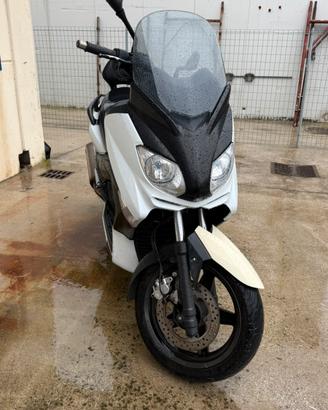 Xmax 125
