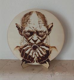 Pirografia di Gollum su legno