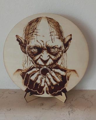 Pirografia di Gollum su legno