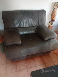 Divano e Poltrona in Nabuk Nero.
