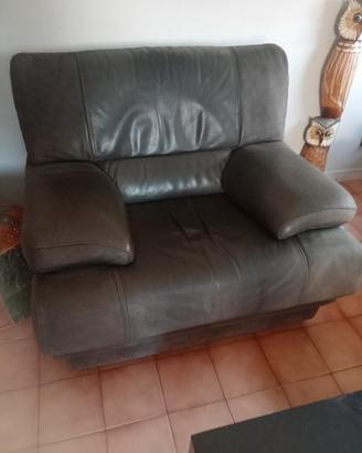 Divano e Poltrona in Nabuk Nero.