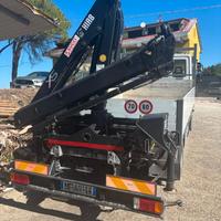 Iveco eurocargo 100e18 con gru hiab