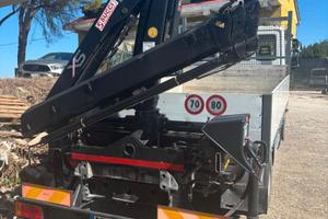 Iveco eurocargo 100e18 con gru hiab