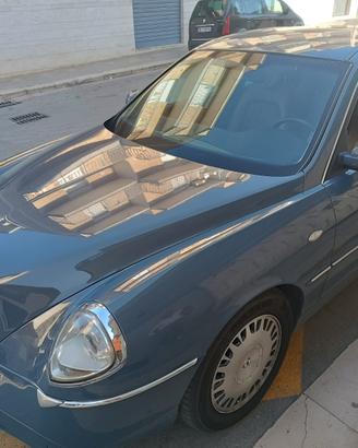 Lancia Thesis- 2002