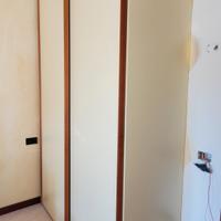 Armadio in legno con ante scorrevoli – h 260 cm –