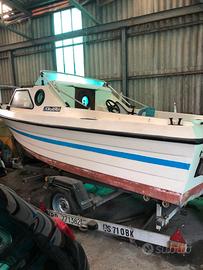 Gobbi cabinato 5 mt, con carrello e motore