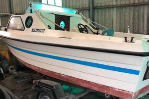 Gobbi cabinato 5 mt, con carrello e motore