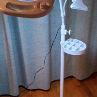 Lampada a led con lente di ingrandimento