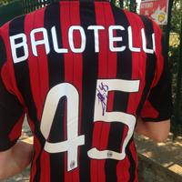 Maglia BALOTELLI autografata da lui!!!!