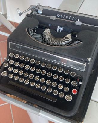 Macchina da scrivere Olivetti studio 42