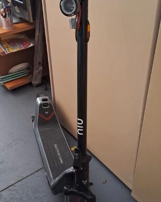 Monopattino nuovo NIU KQi 300x con sospensione