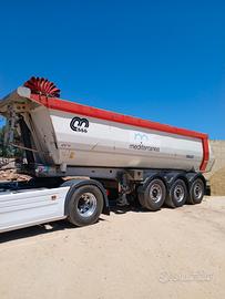 Semirimorchio ribaltabile