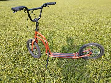 monopattino a ruote alte 