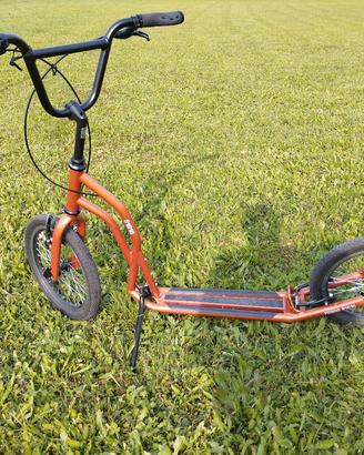 monopattino a ruote alte 