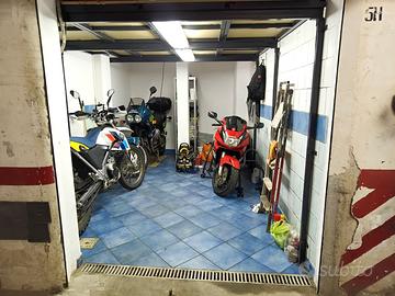 Posto moto in box condiviso