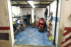 Posto moto in box condiviso
