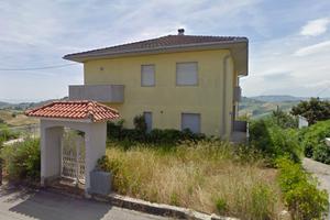 Casale in località Mutignano frazione di Pineto