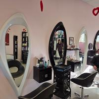 specchiera a parete per parrucchiere 