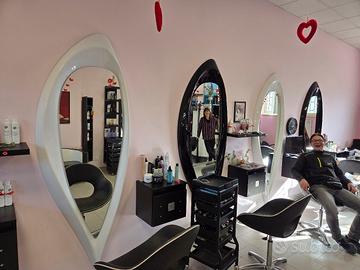 specchiera a parete per parrucchiere 