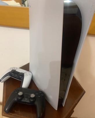 PS5 + 2 controller (uno da riparare)