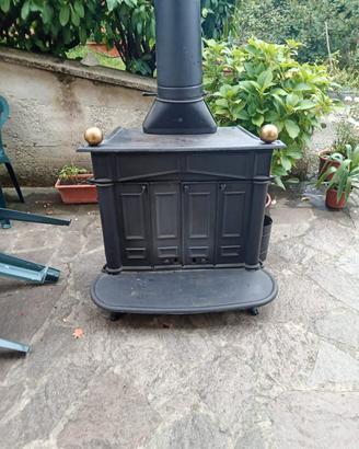 stufa a legna in ghisa vintage