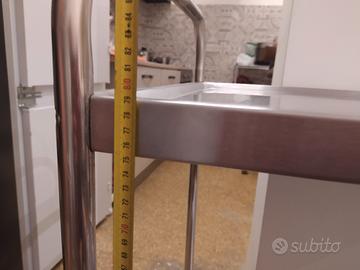 Carrello in acciaio con ruote 