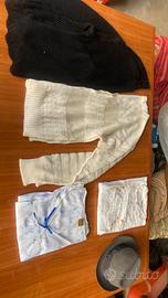 Pigiami e scarpe signora anziana