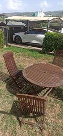 Tavolo da giardino in legno con sedie