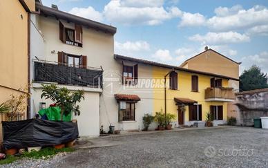 Quattro locali con area esterna