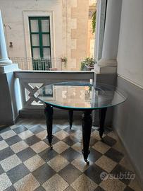 Tavolo artigianale elegante in legno con vetro