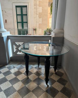 Tavolo artigianale elegante in legno con vetro