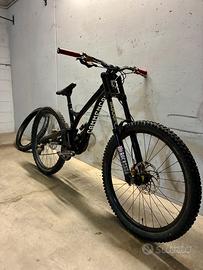 Commencal supreme DH v4 taglia L 27.5